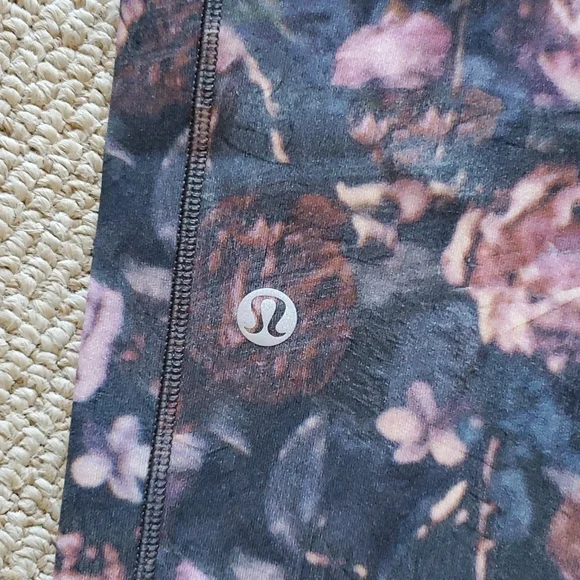 Lululemon 🍋 Speed Up Crops Leggings - size 4 - Picture 7 of 8
